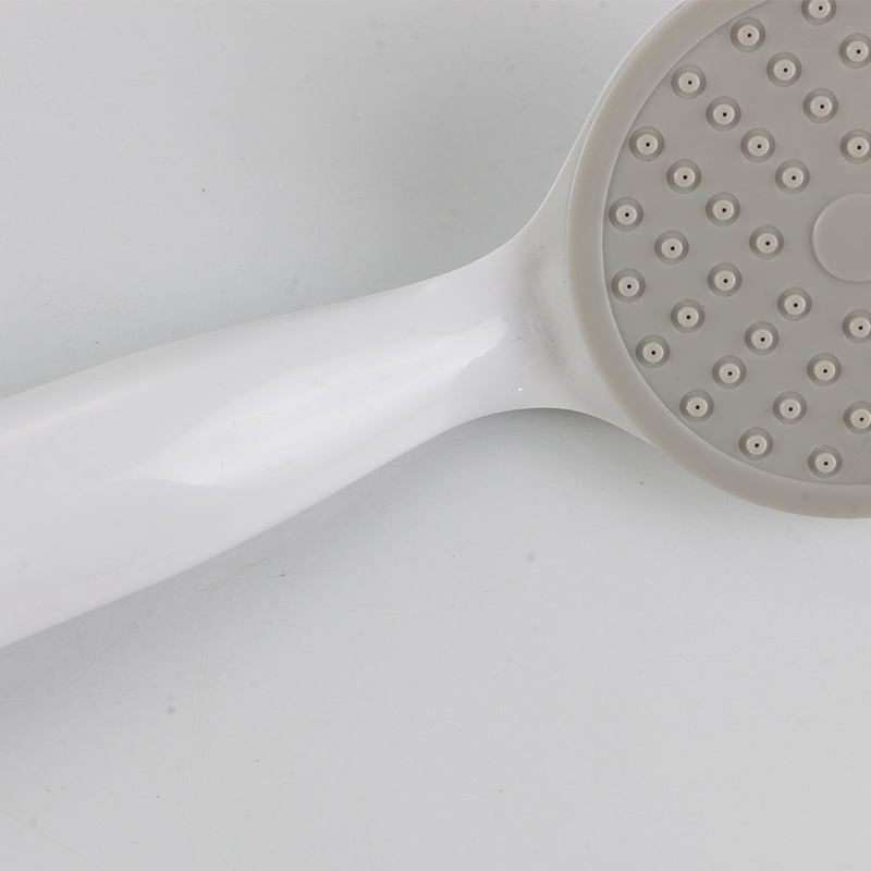 Hvordan forbedrer et plastdusjhode skjønnheten og den generelle utformingen av et bad?